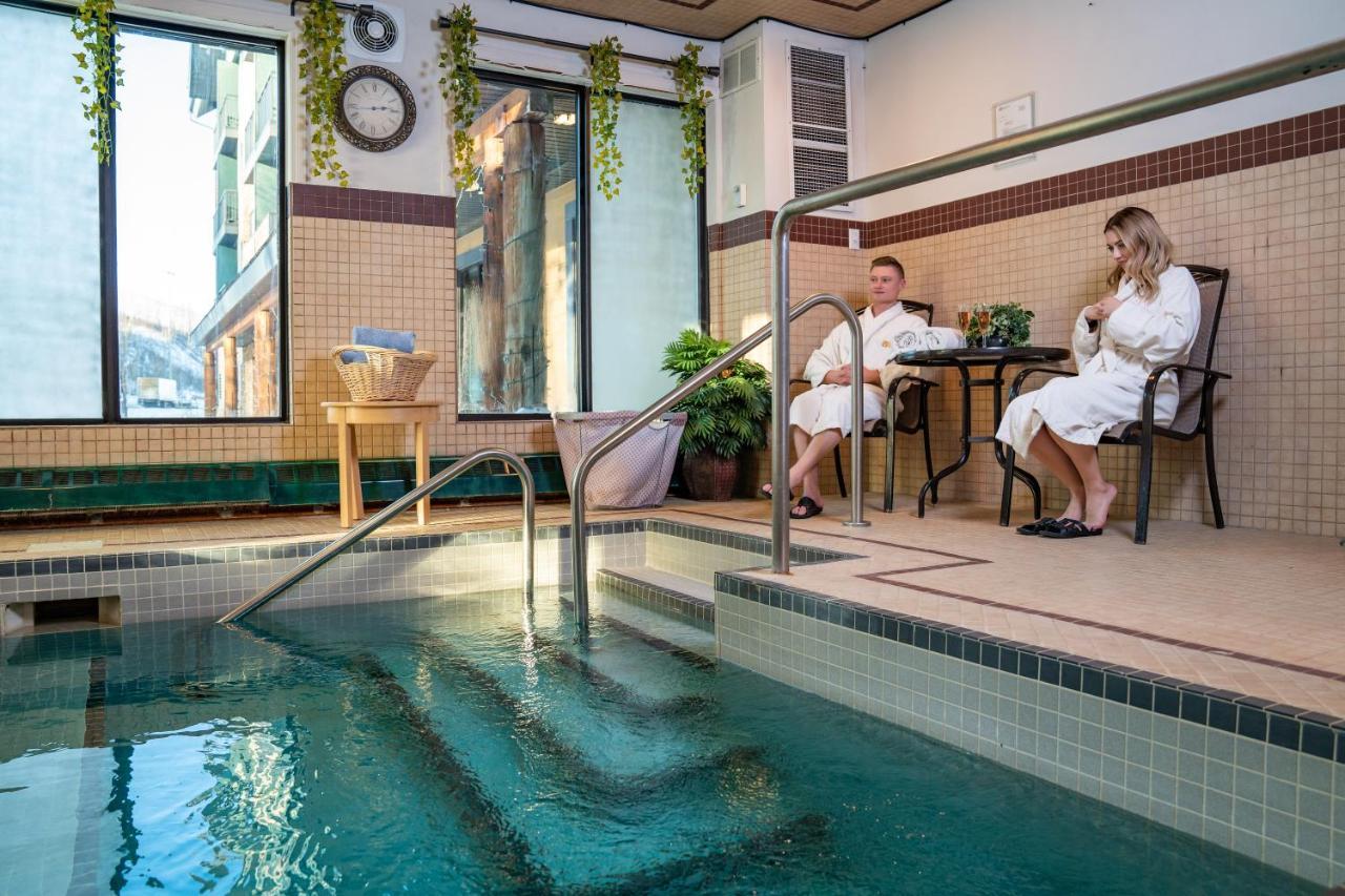 Clearwater Hotel Ltd Форт Макмъри Екстериор снимка