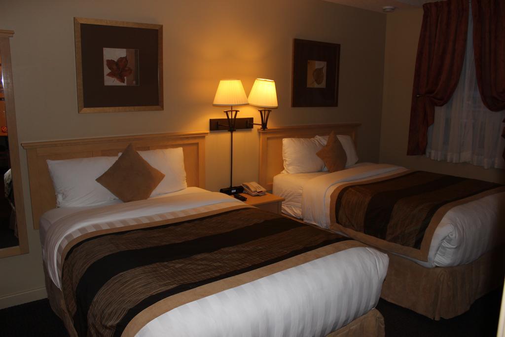 Clearwater Hotel Ltd Форт Макмъри Екстериор снимка