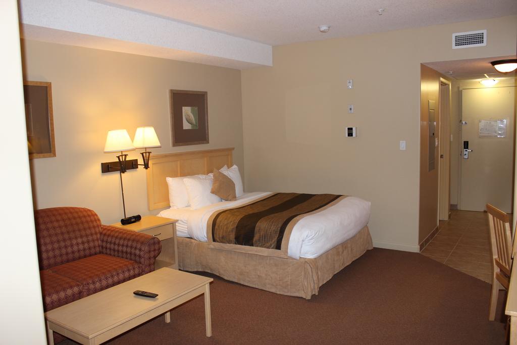 Clearwater Hotel Ltd Форт Макмъри Екстериор снимка