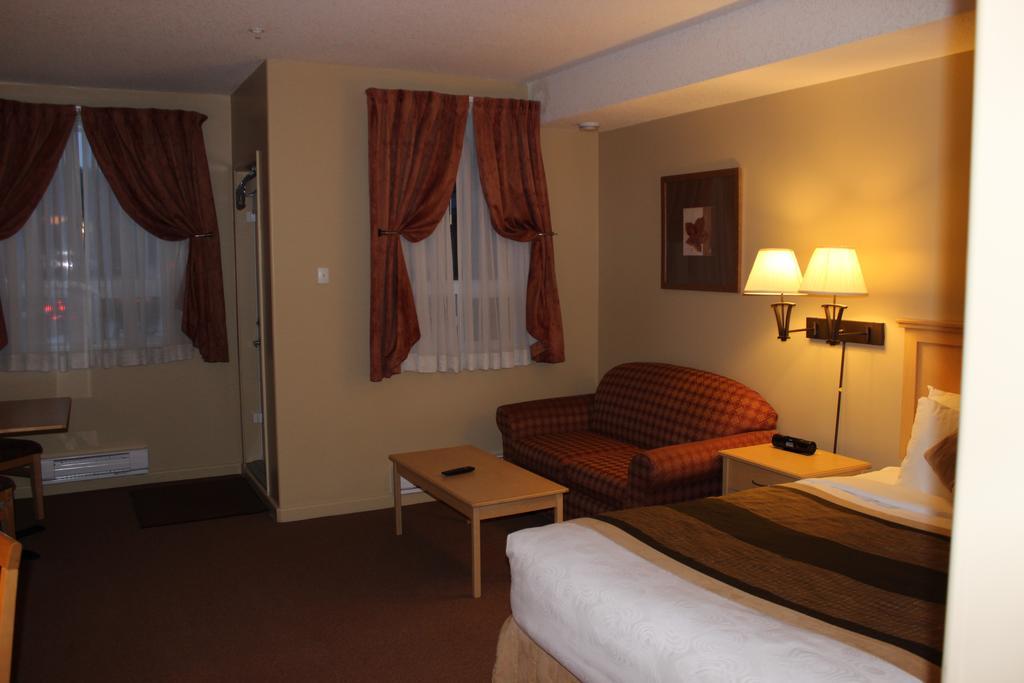 Clearwater Hotel Ltd Форт Макмъри Екстериор снимка