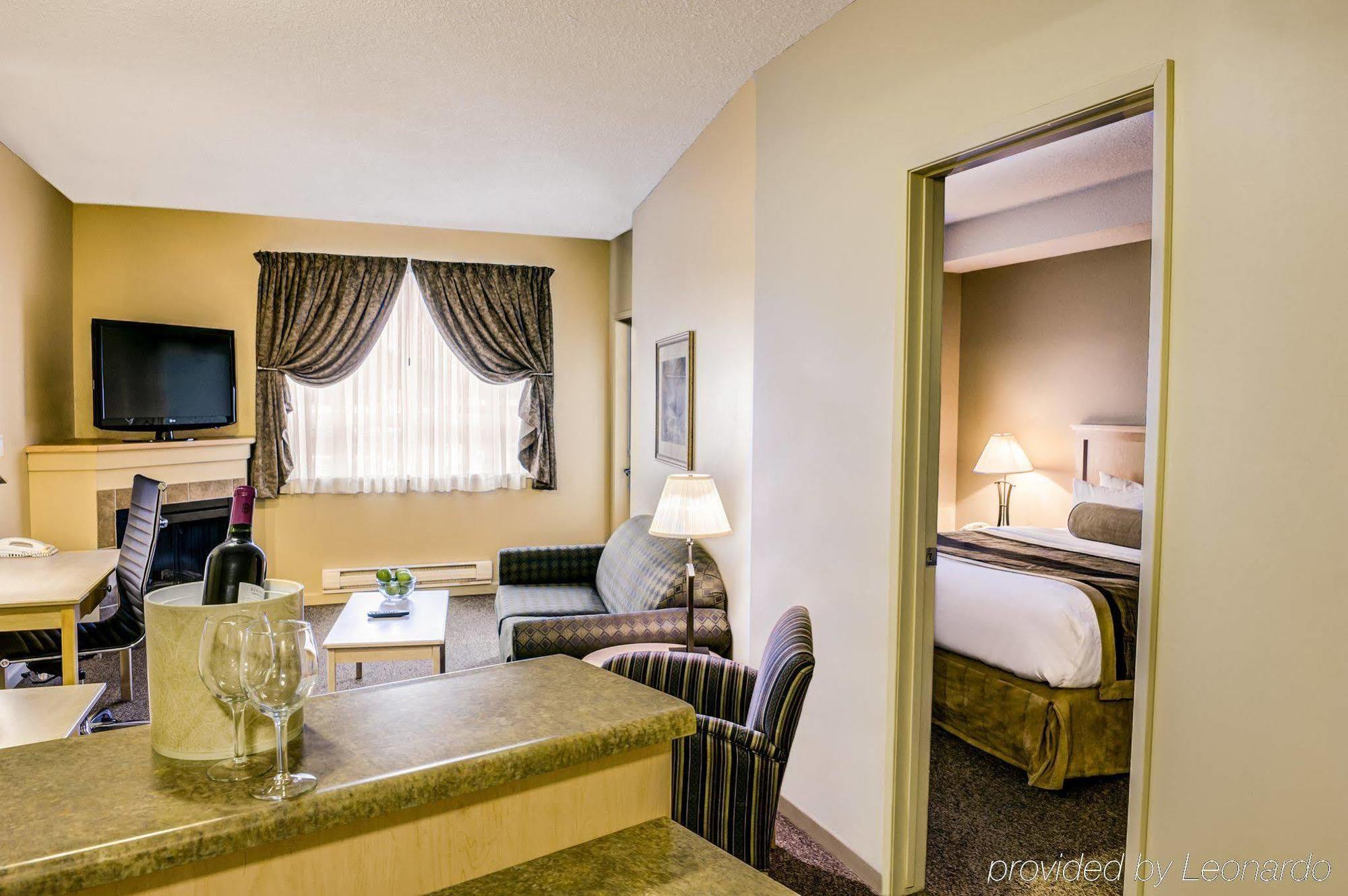 Clearwater Hotel Ltd Форт Макмъри Екстериор снимка