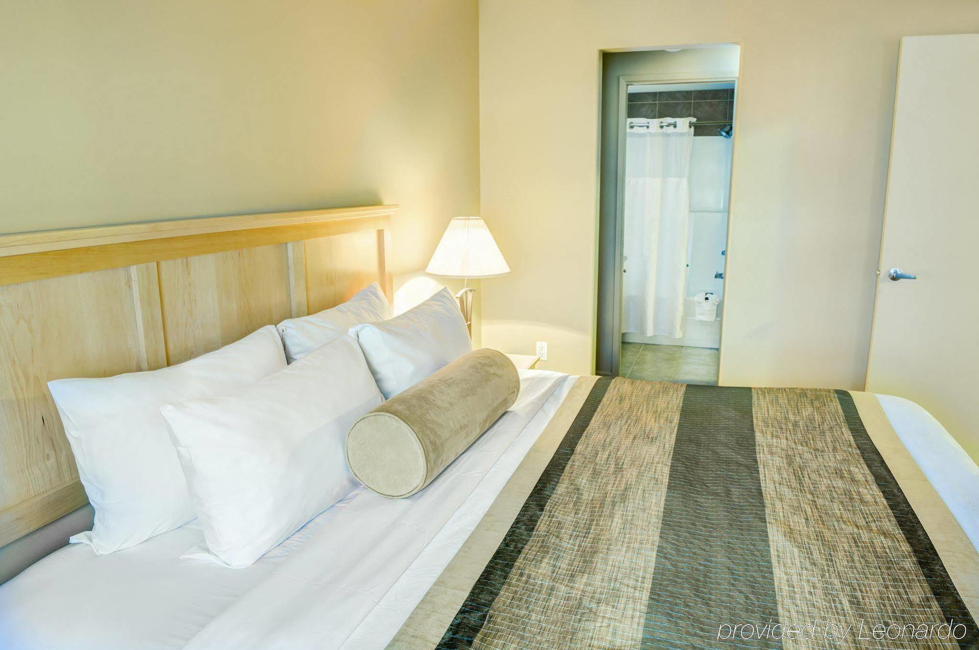 Clearwater Hotel Ltd Форт Макмъри Екстериор снимка